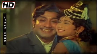 Aattuvithaal Yaaroruvar